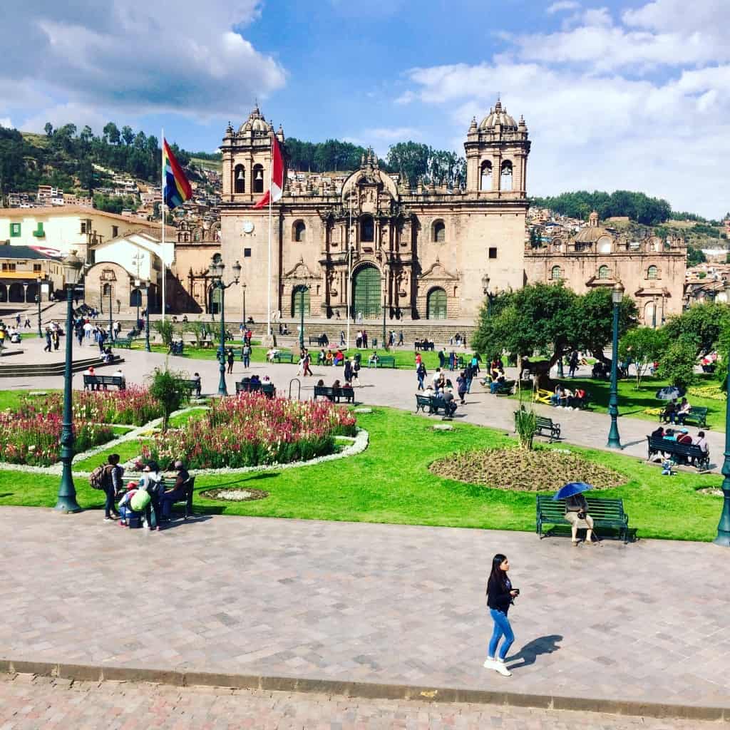 Cathédrale-Cusco-Perou-machu picchu-ville-place-arbre