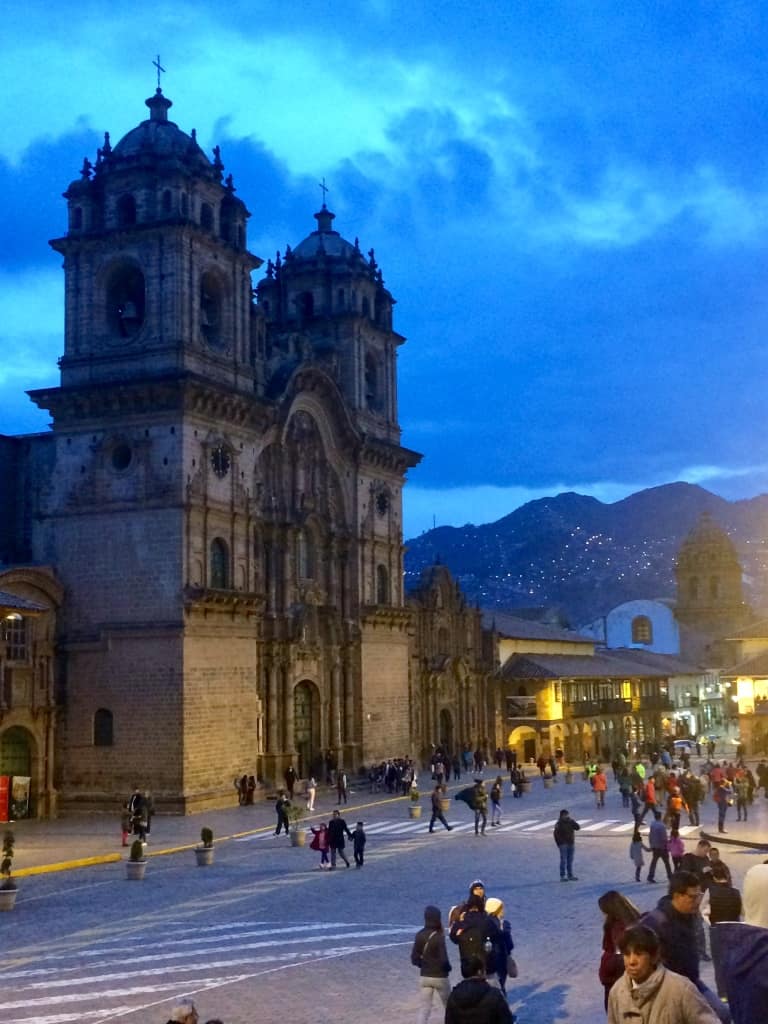 Cathédrale-Cusco-Perou-machu picchu-ville-place-arbre