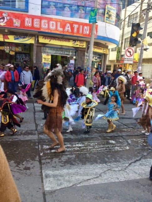 Puno-perou-folklore-costume-lac-titicaca