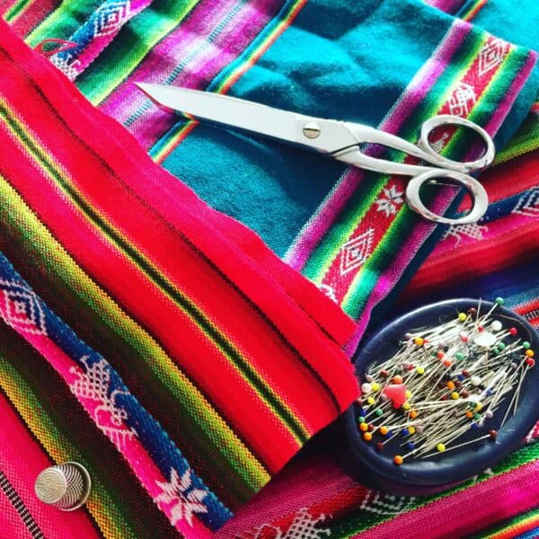 Tissus - Pérou - argentine - Amérique du Sud - ciseau - couture - voyage - machine a coudre -